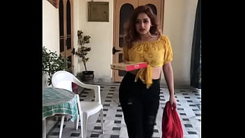 Braless Desi Babe With Alluring Curves