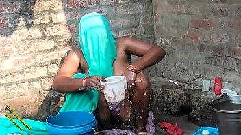 Desi Village Babe Radhika’s Steamy Hindi Bathing Video