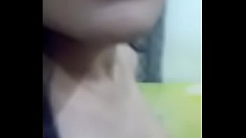 Desi Beauty’s Sultry Selfie Tease